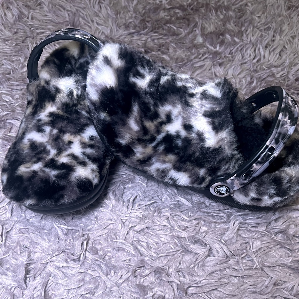 NWOT Fur Crocs size 7